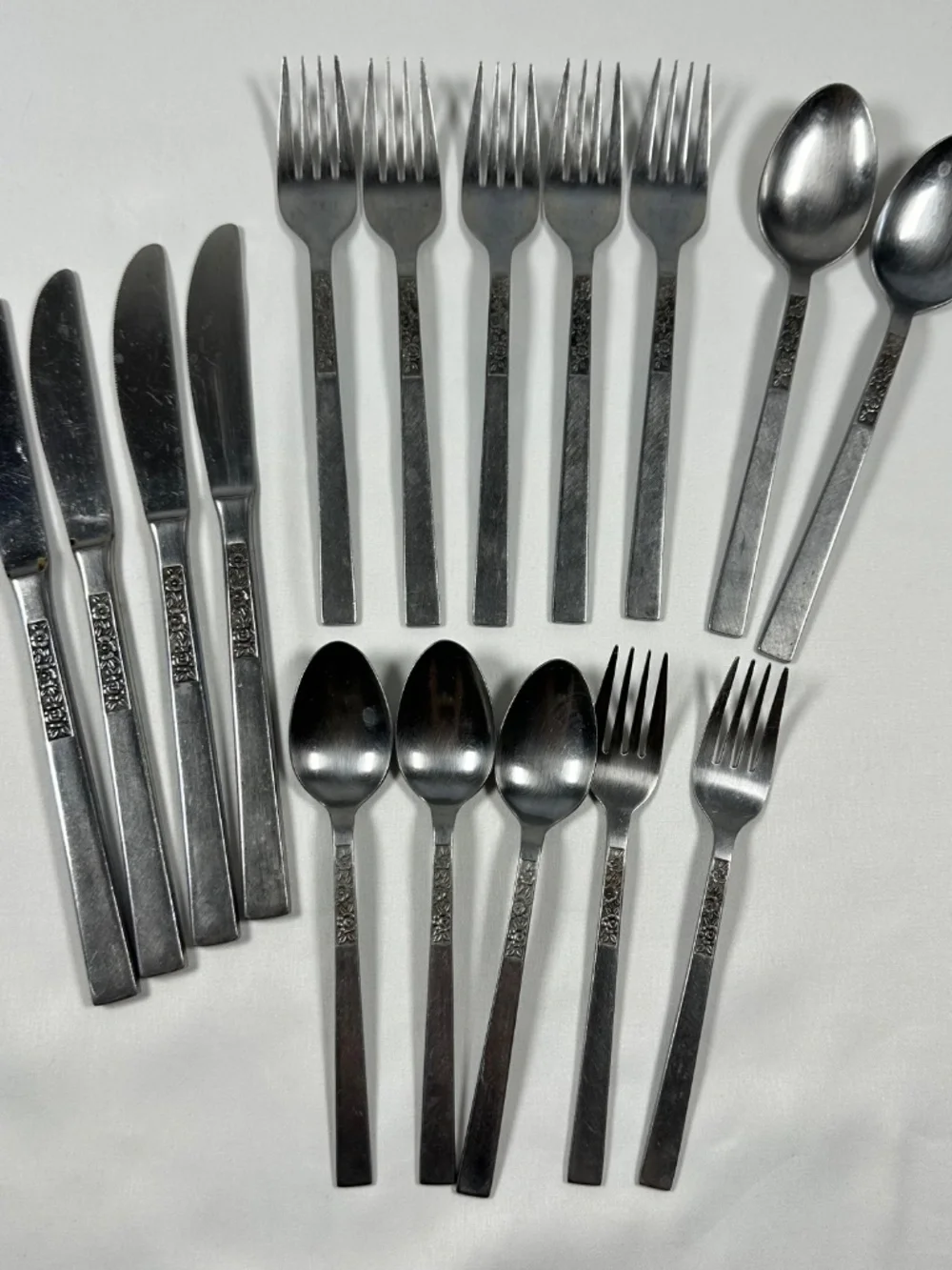 Flatware Roger Cutlery Co Stainless Japan Dorette Pattern 16 Piece 1970s